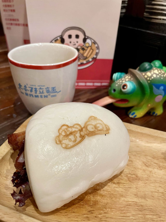 水怪來吃拉麵囉