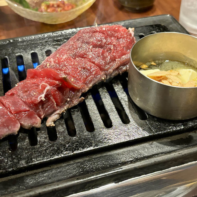 【大阪・堂山町】鮮度抜群のホルモンと卓上サーバーが自慢「路地裏焼肉 マックスザホルモン」