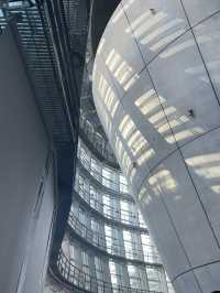 建物もアートな国立新美術館