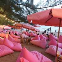 คาเฟ่สีชมพู Tutu Beach