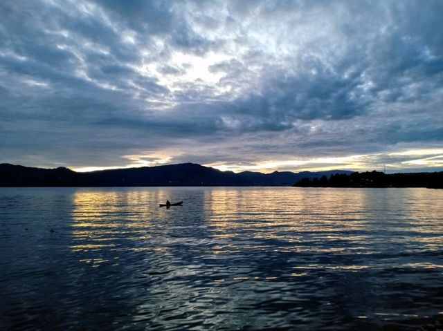 🇮🇩 Sunrise on Lake Toba @ Samosir Island
