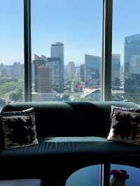 โรงแรม 🏨 หรูบนย่านธุรกิจแต่สงบและน่าพักผ่อน 