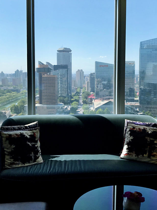 โรงแรม 🏨 หรูบนย่านธุรกิจแต่สงบและน่าพักผ่อน 