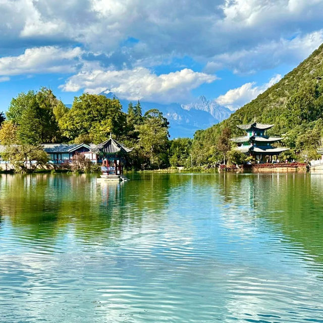 Reflections of Serenity: Black Dragon Pool Park, a Lijiang Gem!