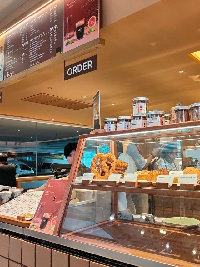 Roots Café คาเฟ่เปิดใหม่สไตล์โฮมมี่ ย่านราชเทวี