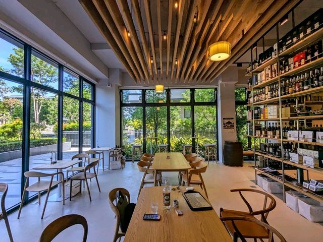 台南-台灣CP值最厲害的單杯威士忌店：艾雷重擊・酒精與咖啡因