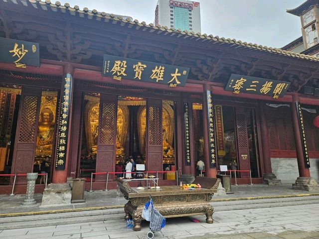 廣州鬧市中的莊嚴大佛寺