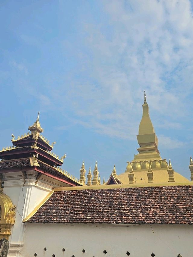 สัมผัสความงามของสปป.ลาว ณ พระธาตุหลวงเวียงจันทน์