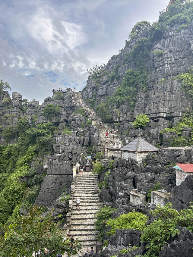 ベトナム北部の絶景の秘境ニンビン！歴史的な遺産をサイクリング！