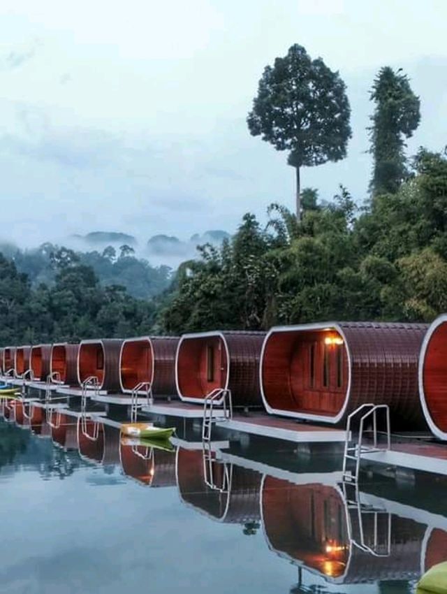แพภูตะวัน Homestay เขื่อนเชี่ยวหลาน