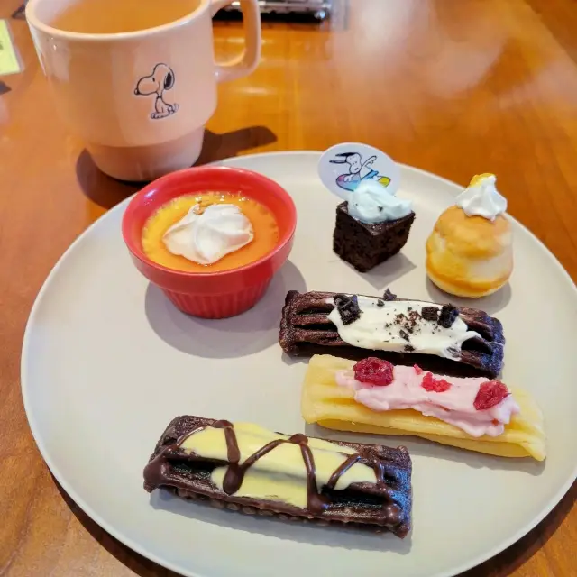 SNOOPY Cafe @ Osaka Expo.