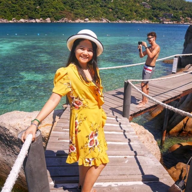 วิวทะเลมุมสูงเกาะนางยวน