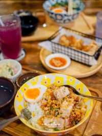 ข้าวด้งหมูแดงเตาถ่าน ศิริราช วังหลัง