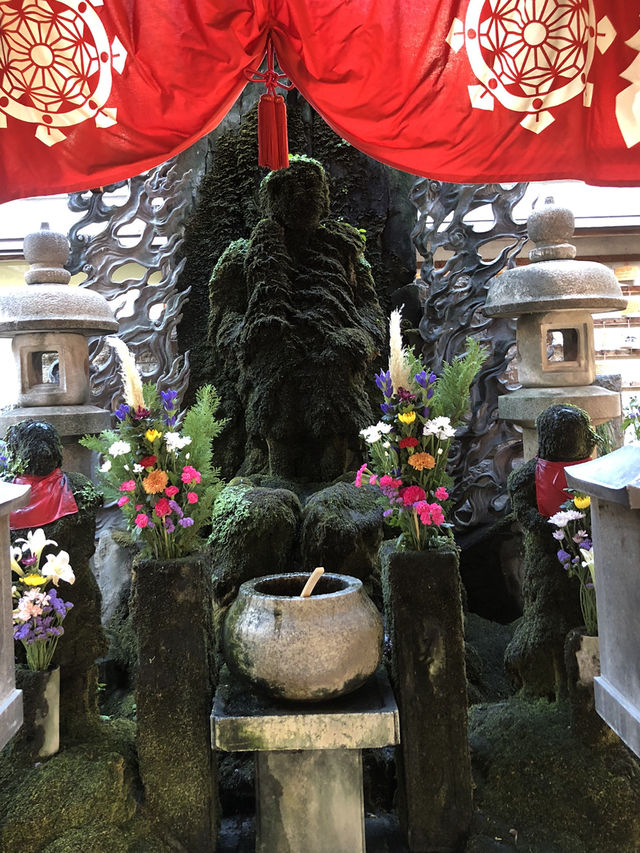 วัดโฮเซ็นจิ Hozenji Temple
