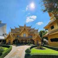 🏯 วัดร่องขุ่น 