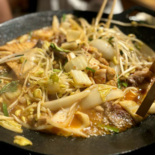 【大阪・梅田】オモニ自慢の絶品てっちゃん鍋「韓国鍋 オモニ 梅田店」
