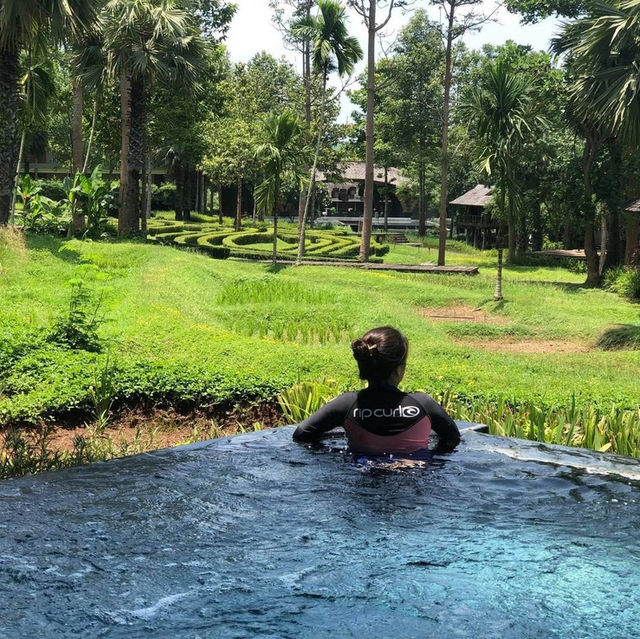 สระน้ำกลมกลืนกับทิวเขา ♾️
