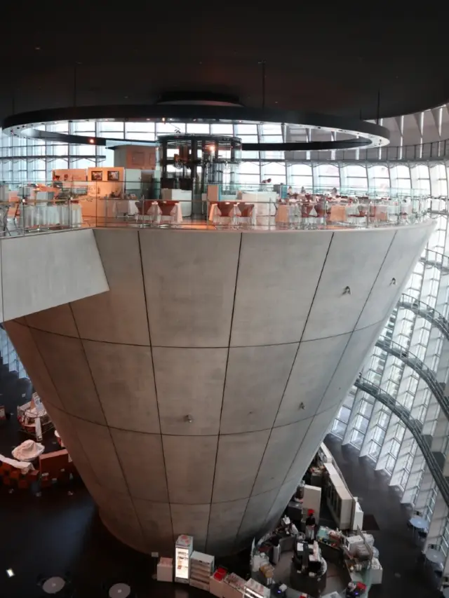 Tokyo National Art Center: An Interior That Showcases Artistic Sensibility
