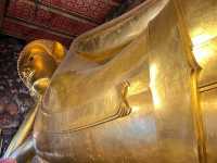 探索曼谷古寺 — 臥佛寺的巨大金臥佛