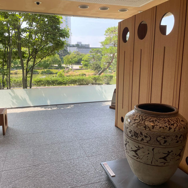 逸翁美術館：現代與傳統交融的藝術殿堂 🏛️🎨