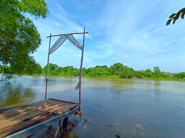 ดิ แอนธีค ริเวอร์ไซด์ The Antique Riverside