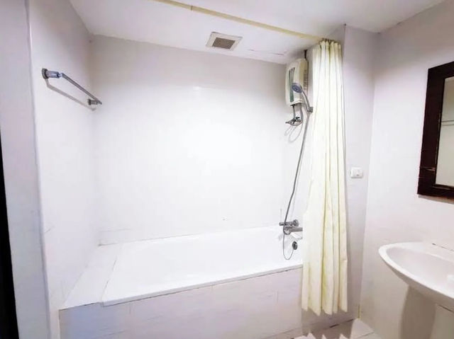 โรงแรมโรแมนซ์ ศรีนครินทร์