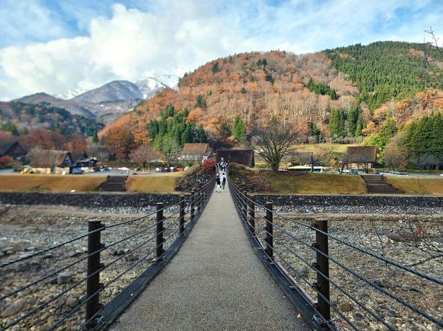 走進童話世界 - 秋天の白川鄉合掌村