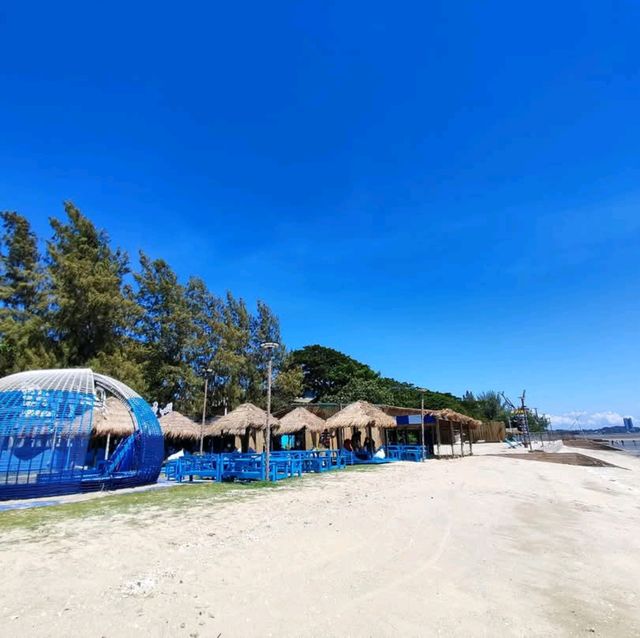 คาเฟ่ร้านอาหาร ริมชายหาด ติดทะเลศรีราชา
