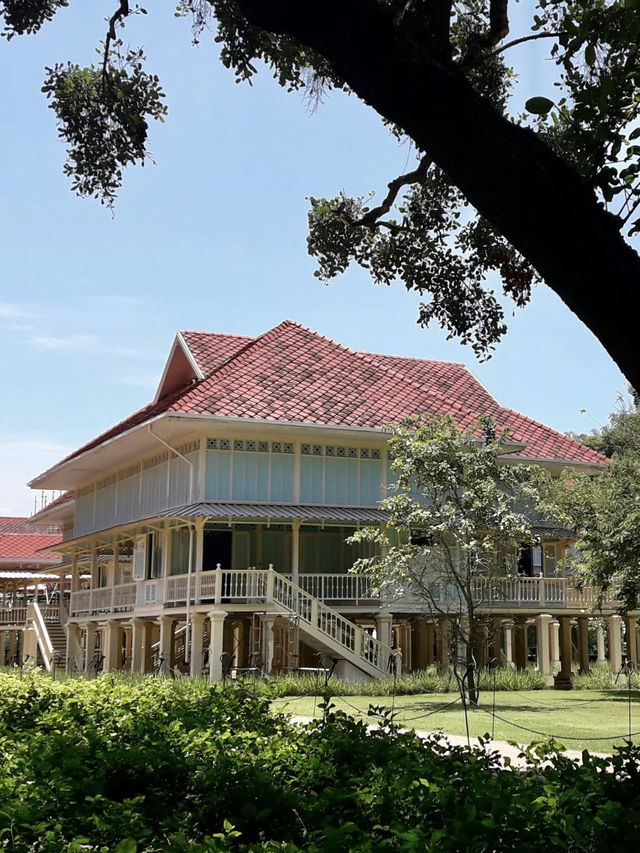 เที่ยวชมพระราชนิเวศน์มฤคทายวัน ชะอำ