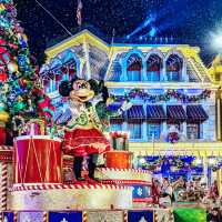 Magical: Christmas season with Disney’s Holiday Parade at Magic Kingdom Orlando 🇺🇸