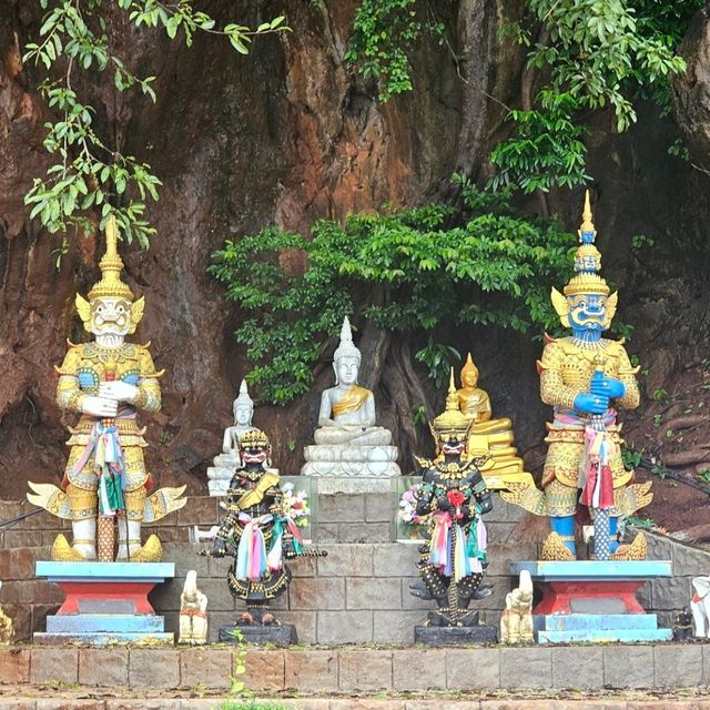วัดถ้ำเสือ  จ. กระบี่