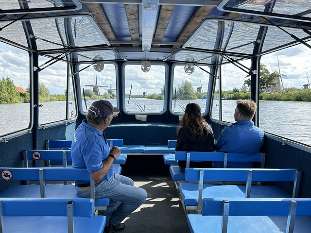 Leisurely and relaxing way to explore Kinderdijk