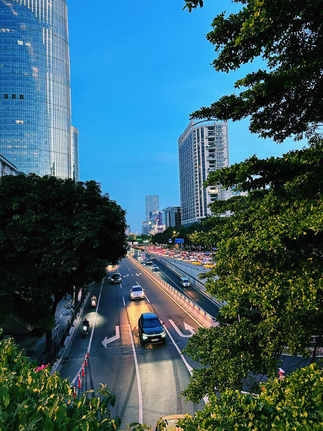 Evening Vibes in Guangzhou’s Tianhe District