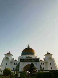 A Magical Evening at Melaka Straits Mosque
