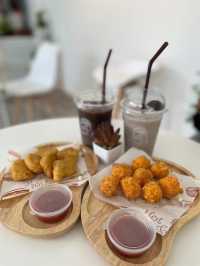 Chali S. - คาเฟ่สีขาว อ่าวลึก
