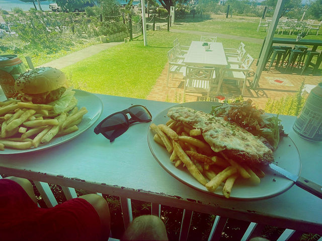 Quarter Restaurant, Esperance: Big Flavors, Big Vibes! 🍔🧀