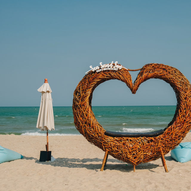 Summer is calling…ไปพักผ่อนริมทะเลหัวหินกันไหม?
