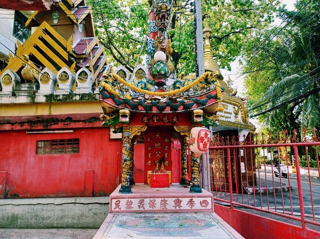 泰國曼谷市中心沙吞區老城區著名華人文化古跡寺廟景點：伯公宮，祈福身體健康很靈驗，適合打卡拍照📸祈福冥想
