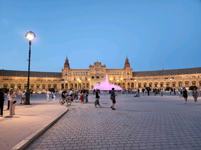 [🇪🇸セビージャ] セビージャのスペイン広場で魅力的な夕暮れのひとときを
