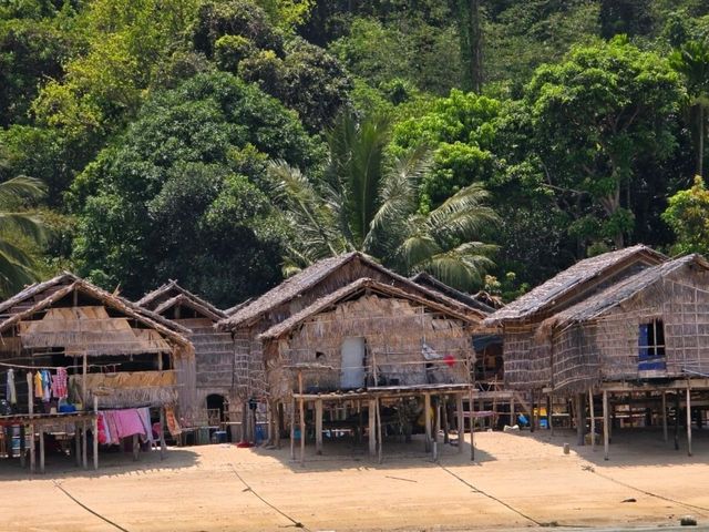 “หมู่บ้านมอแกน” หมู่เกาะสุรินทร์ 