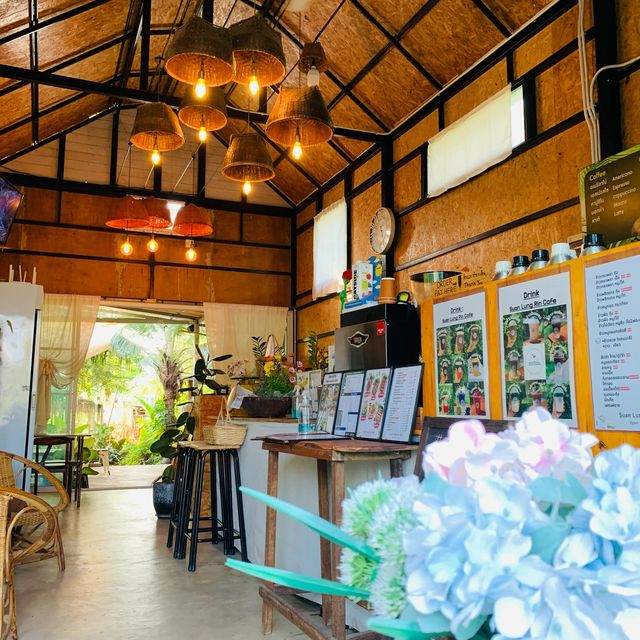 สวนลุงรินคาเฟ่ ชะอำ ร้านกาแฟในสวน