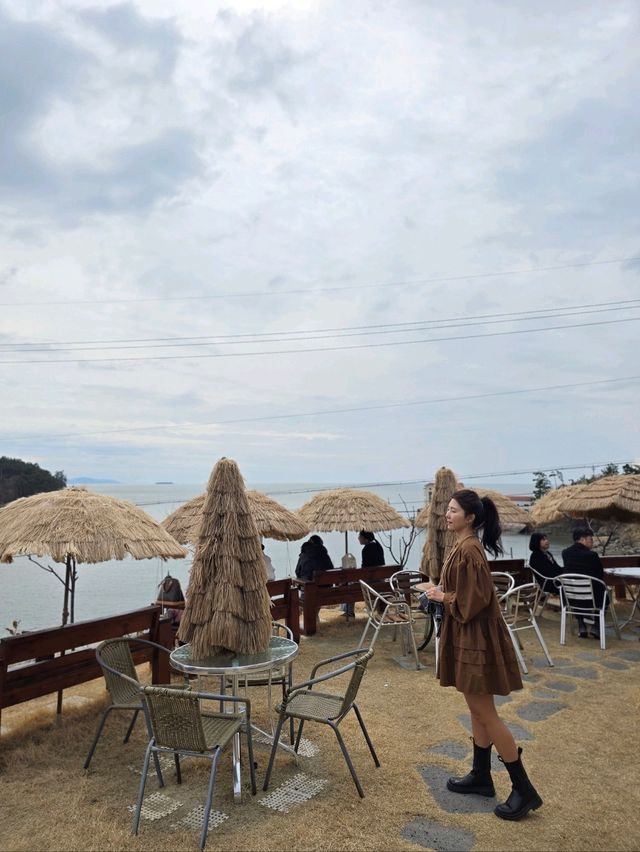 휴양지감성 물씬 서해바다뷰 카페🩵