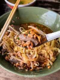 ก๋วยเตี๋ยวหมูต้มยำ ลาดพร้าว 71 หมูสับแน่น 