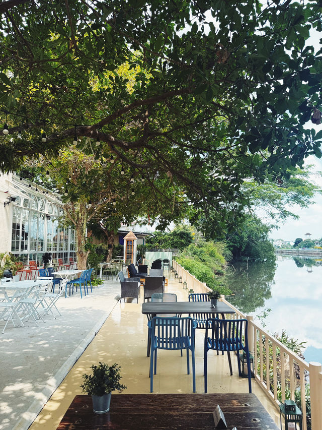 คาเฟ่ริมน้ำบรรยากาศดี ย่านจันทบุรี
