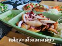 คาเฟ่เด็ด บ้านเพ อาหารสดอร่อย บรรยากาศร่มรื่น