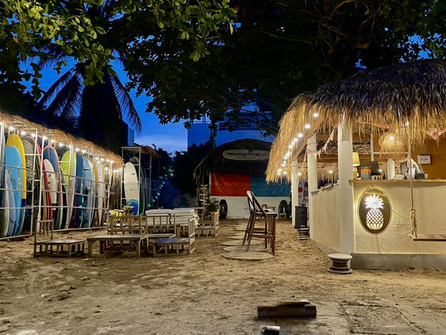 Pineapple Surf Club คาเฟ่บรรยากาศสุดชิล