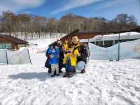 來玉原滑雪場玩雪盆，玩的不亦樂乎