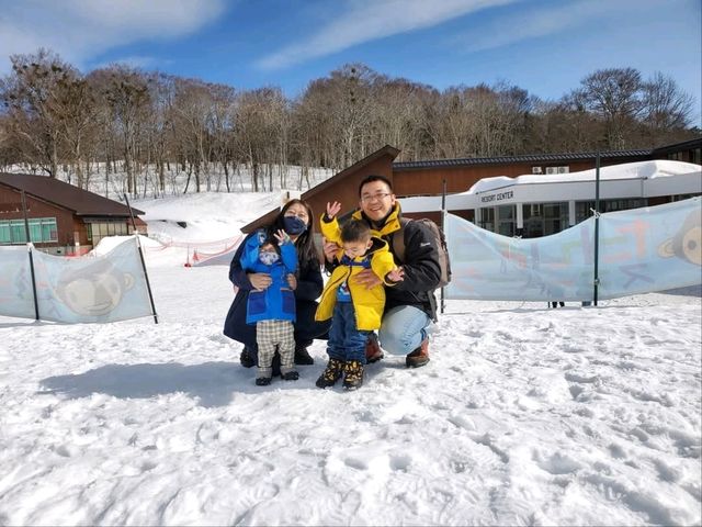 來玉原滑雪場玩雪盆，玩的不亦樂乎