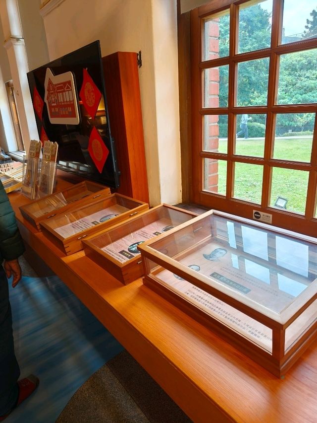 Lanterns, Posters & Memories of Beitou