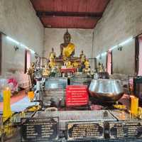 พามาขอพร หลวงพ่อดำ วัดแสงสิริธรรม จังหวัดนนทบุรี
